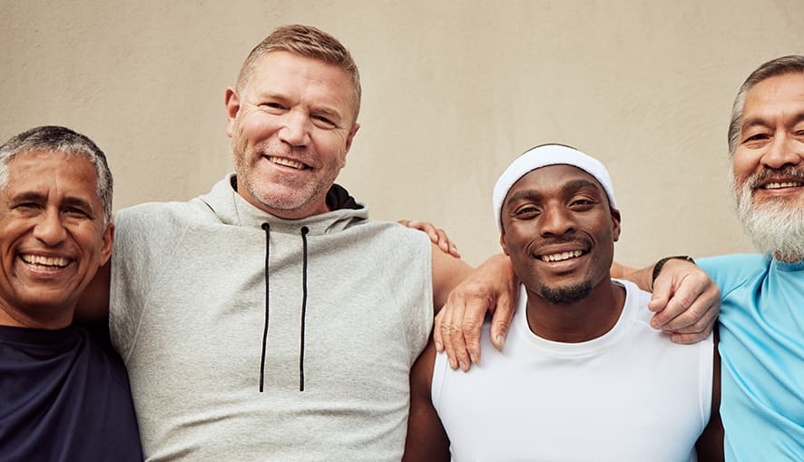 Bild på fyra män som står och poserar