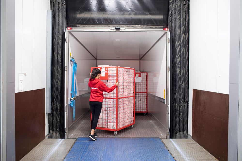 Paketering och lastning vid logistikcenter